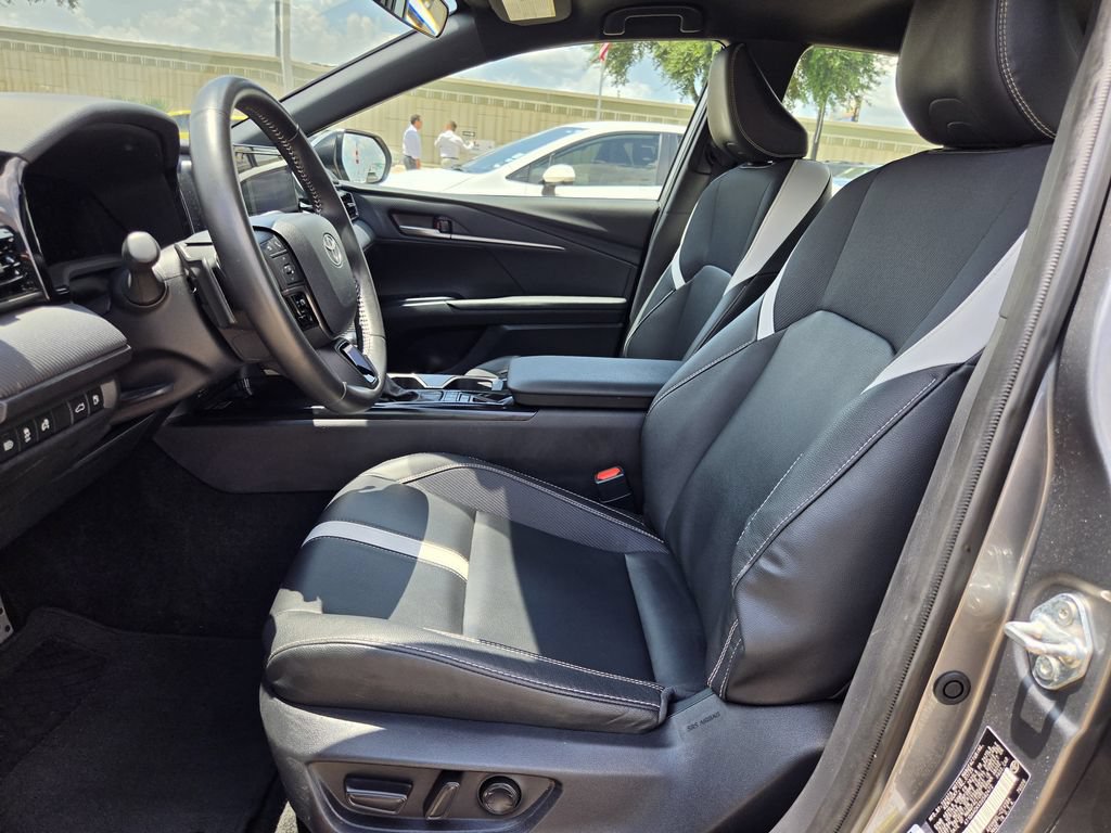 Used 2025 Toyota Camry SE FWD image 26
