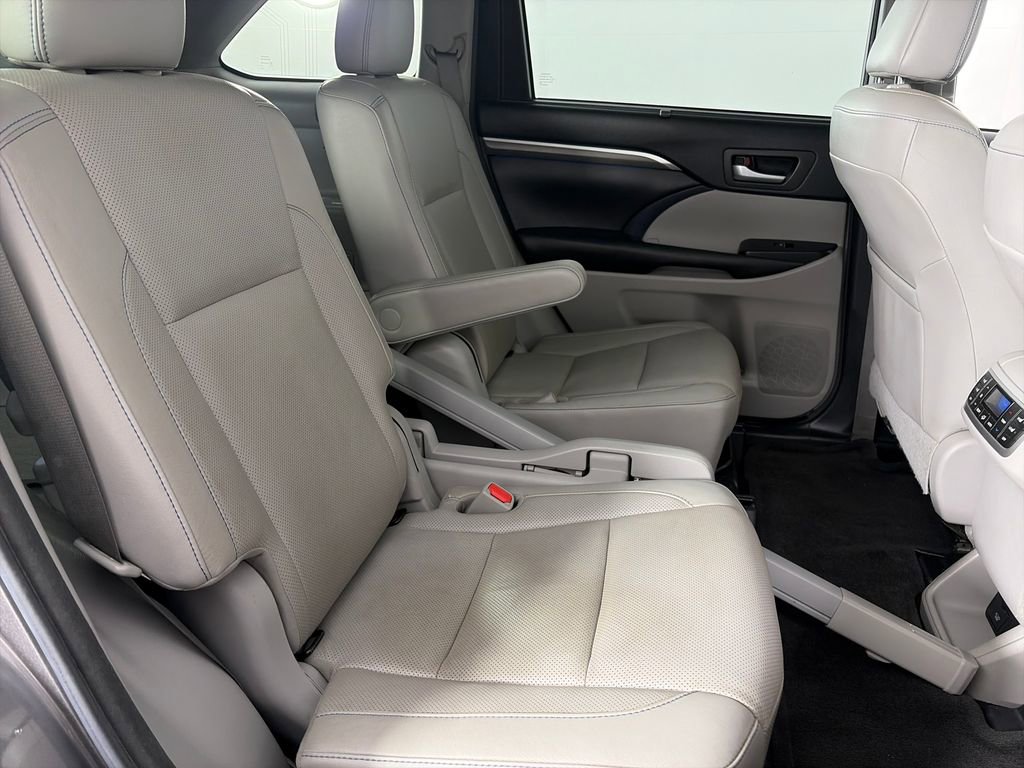 Used 2018 Toyota Highlander Limited Platinum image 29