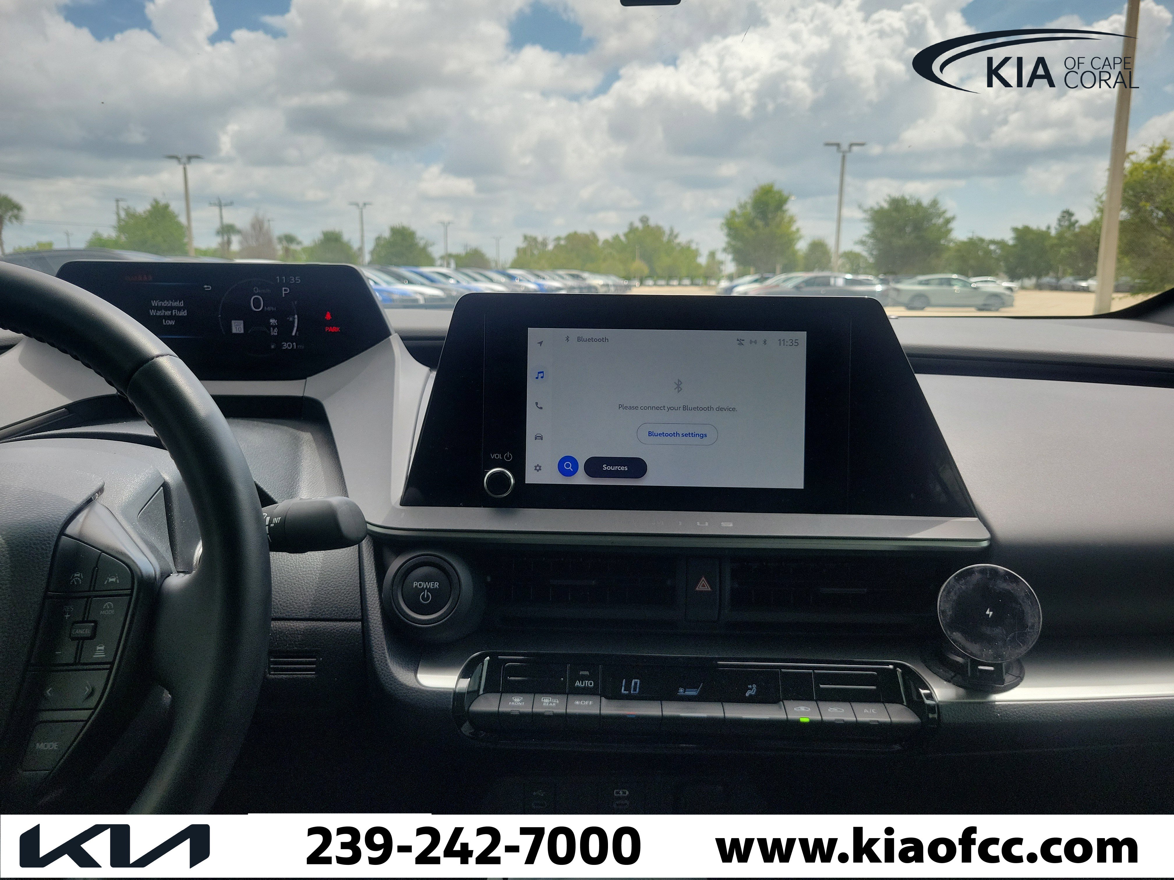 Used 2024 Toyota Prius LE FWD image 18