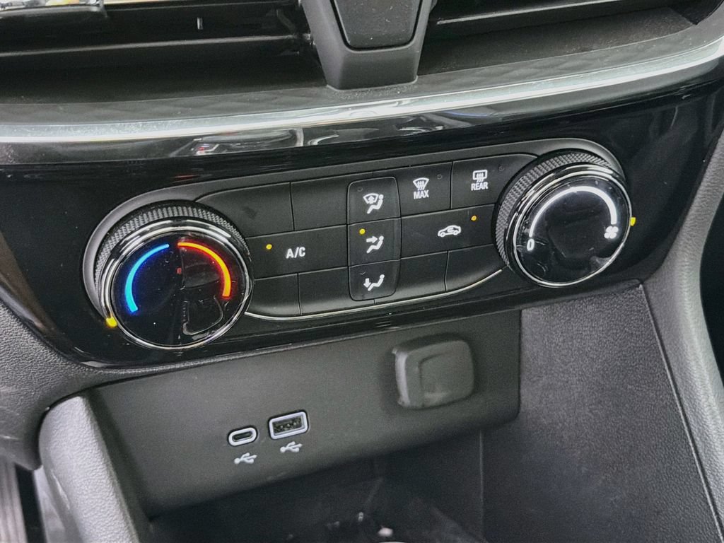 Used 2025 Buick Encore GX Sport Touring FWD image 19