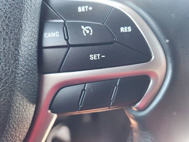 Used 2017 Jeep Grand Cherokee Altitude RWD image 27