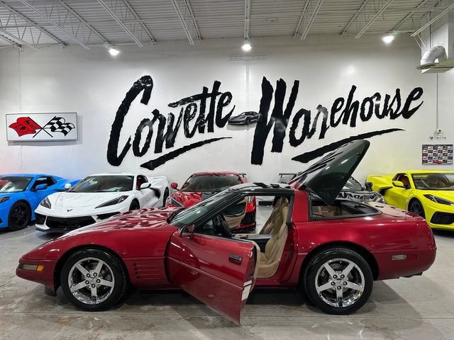Used 1994 Chevrolet Corvette Coupe RWD image 2
