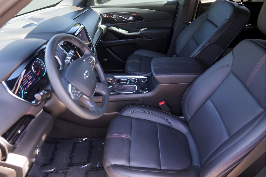 Used 2023 Chevrolet Traverse RS FWD image 12