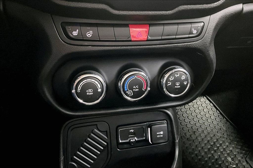 Used 2017 Jeep Renegade Latitude image 15
