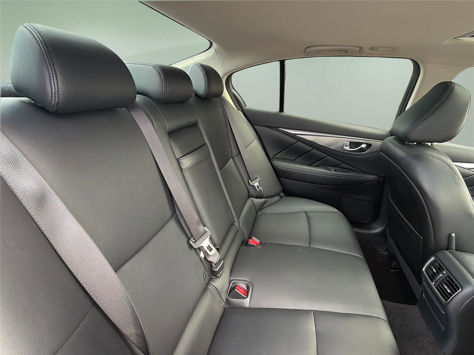 Used 2015 INFINITI Q50 Premium w/ Navigation Package RWD image 23