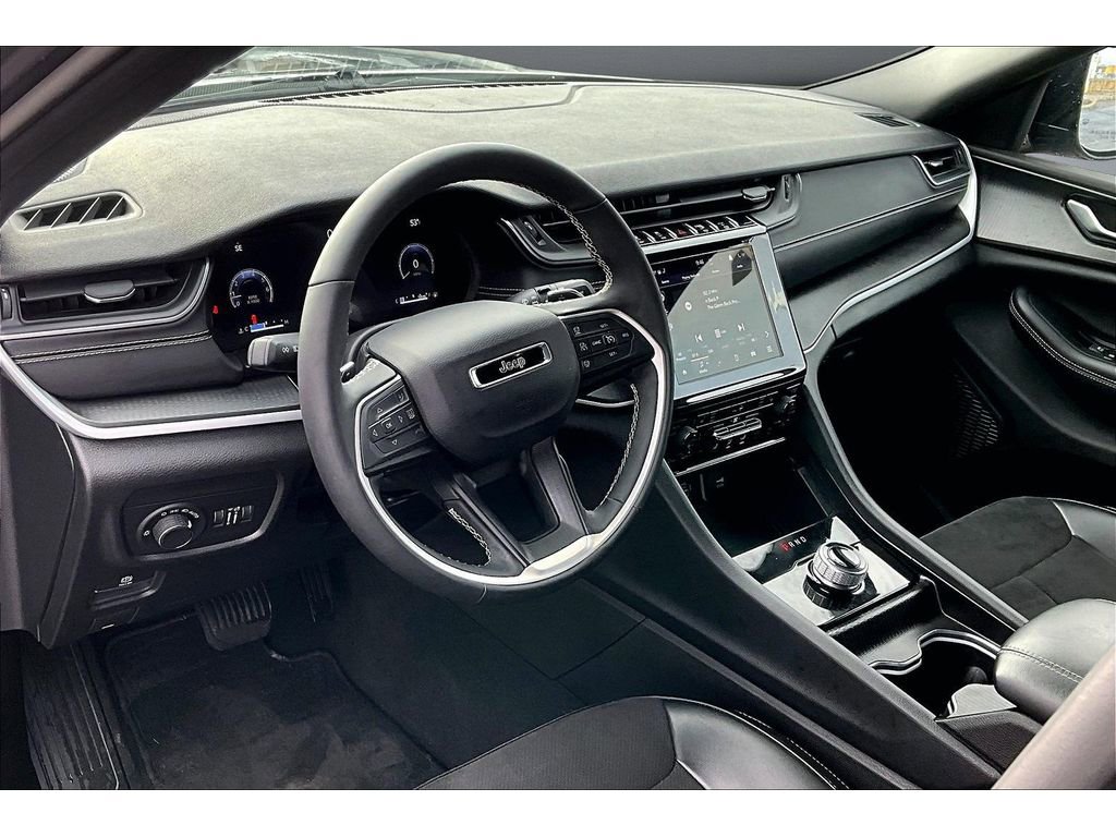 Certified 2025 Jeep Grand Cherokee Altitude image 15