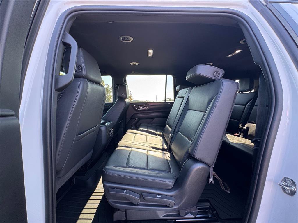 Used 2022 Chevrolet Suburban LT AWD/4WD image 12