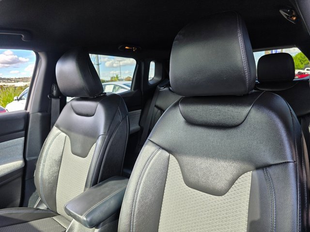 Used 2024 Jeep Compass Latitude image 15