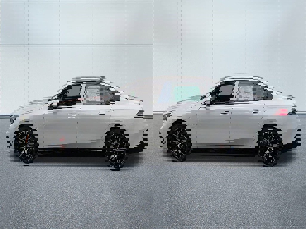 New 2026 BMW 550e xDrive w/ Premium Package image 6