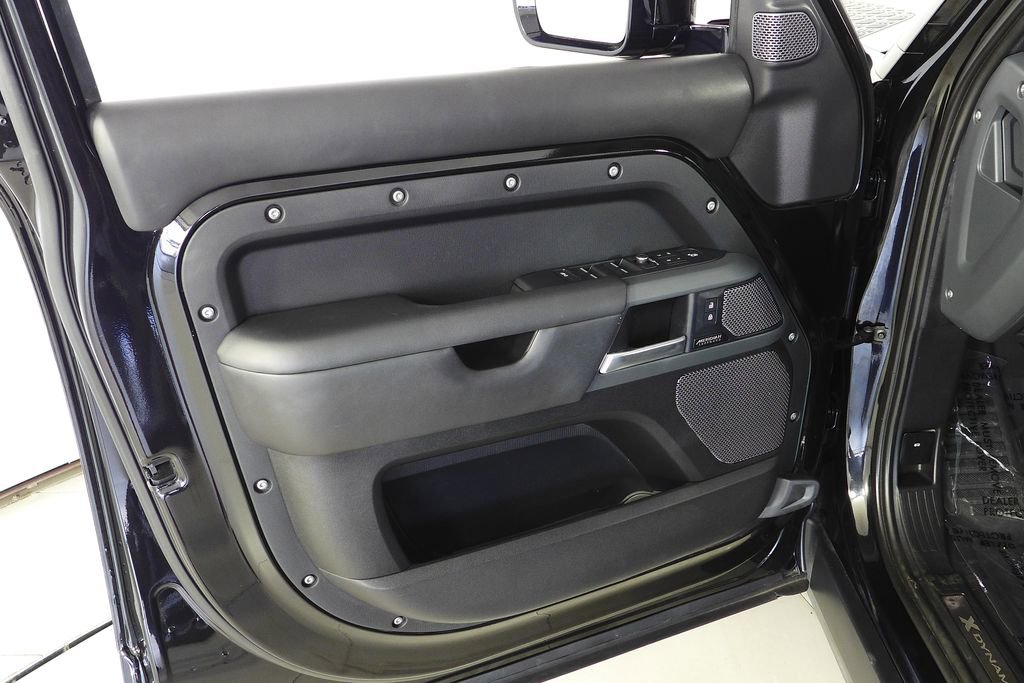 Used 2023 Land Rover Defender 110 X-Dynamic SE image 11