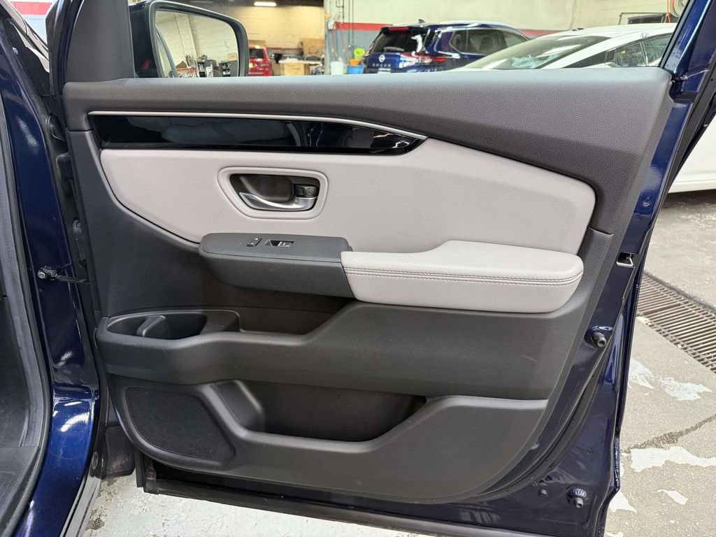Used 2025 Honda Pilot EX-L image 26