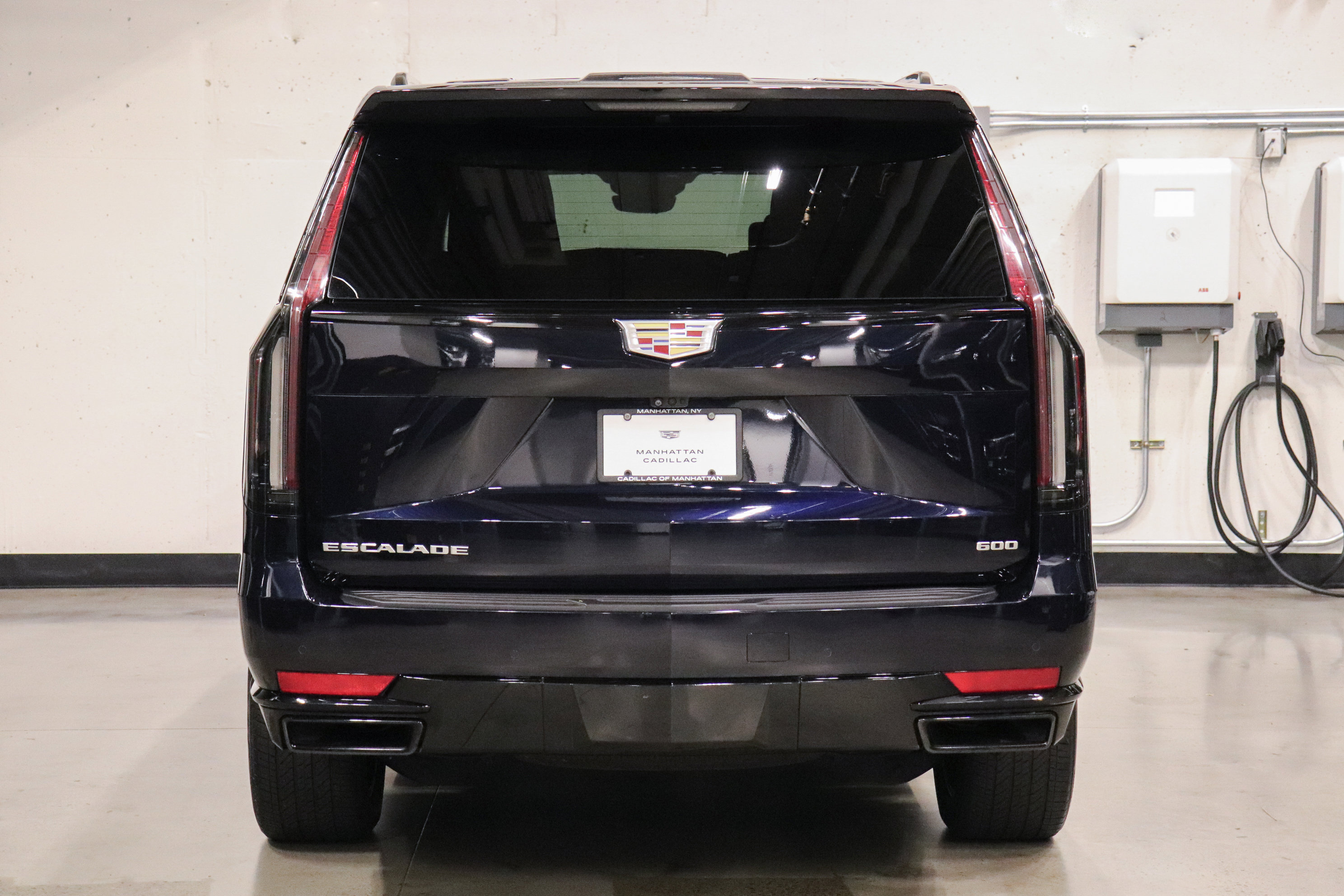 Used 2022 Cadillac Escalade ESV Sport Platinum image 4