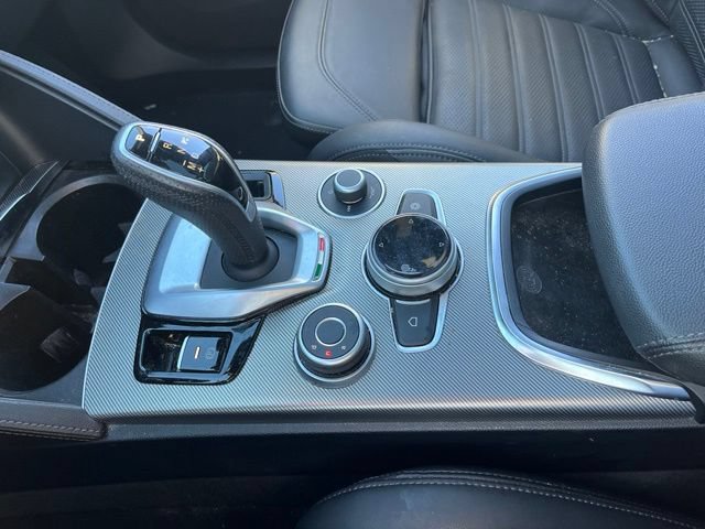 Used 2023 Alfa Romeo Stelvio Veloce AWD/4WD image 26