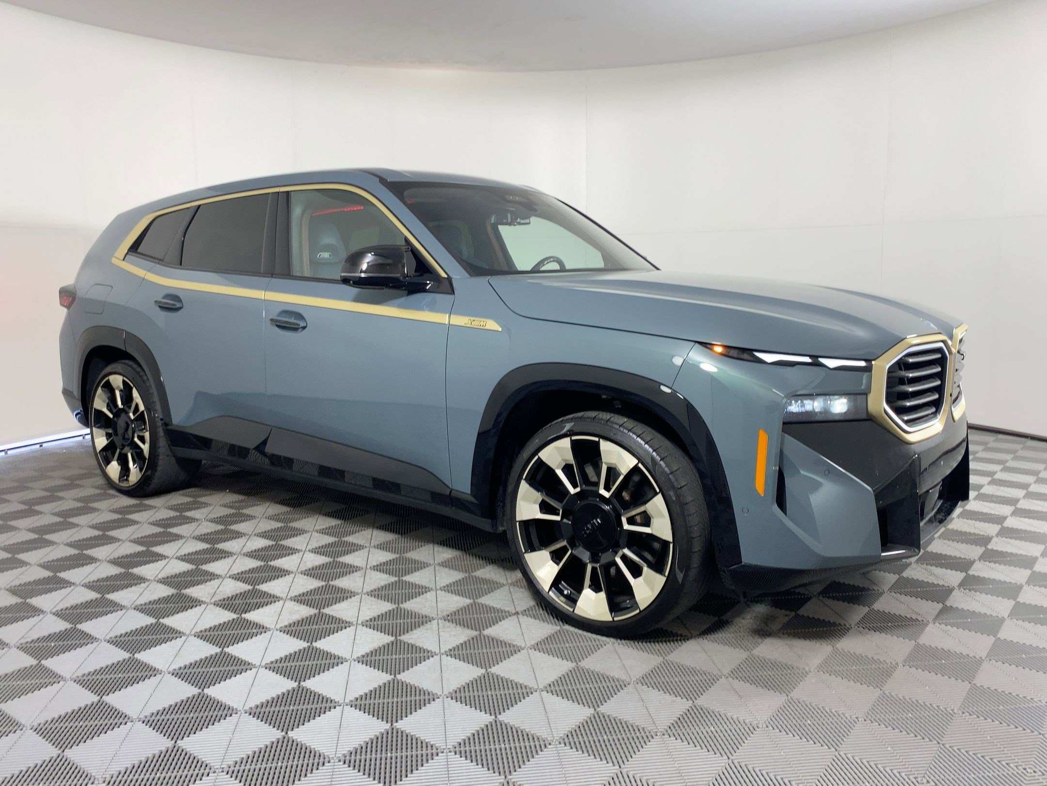 Used 2023 BMW XM image 6