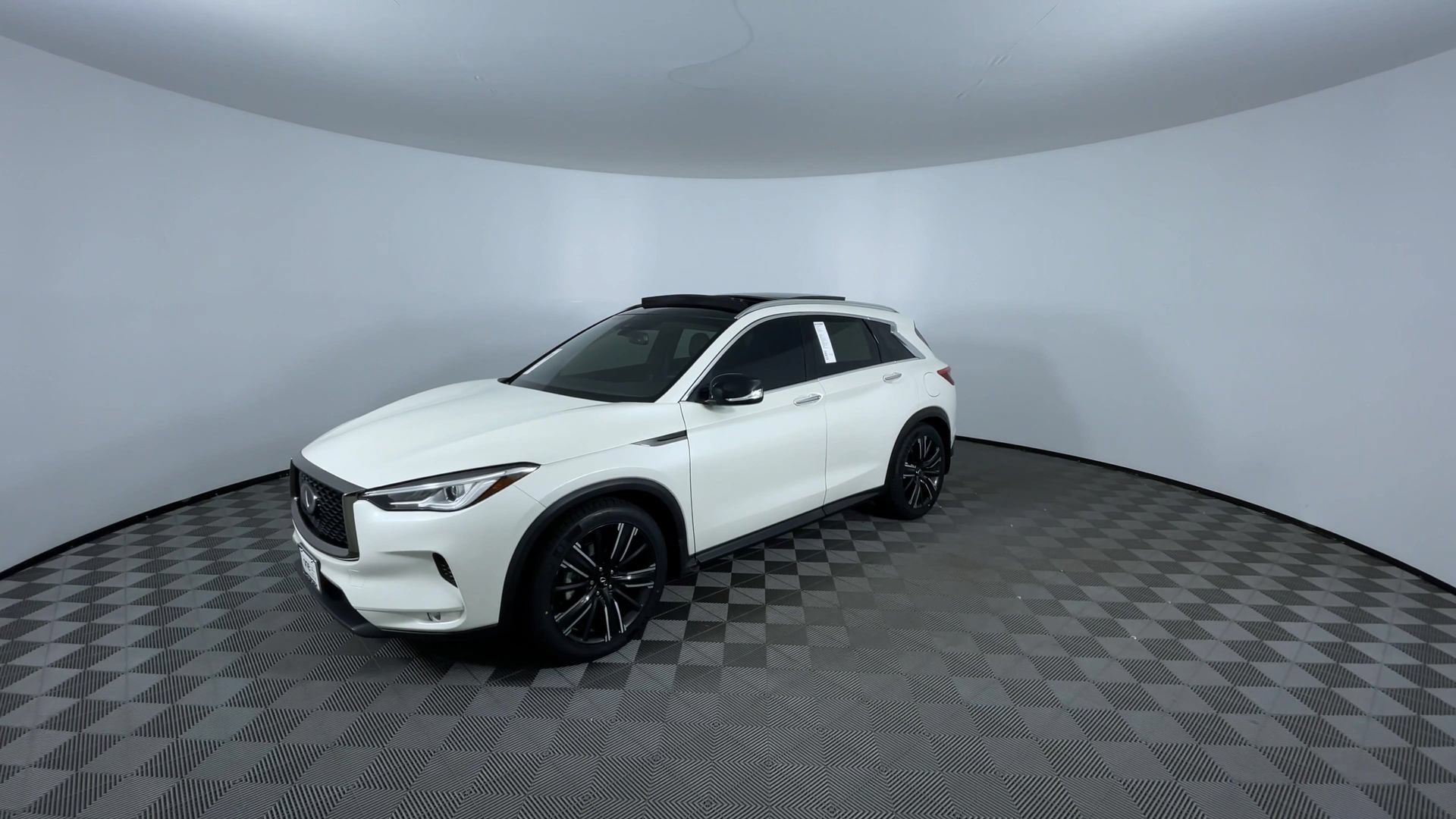 Used 2021 INFINITI QX50 Luxe w/ Appearance Package AWD/4WD image 4