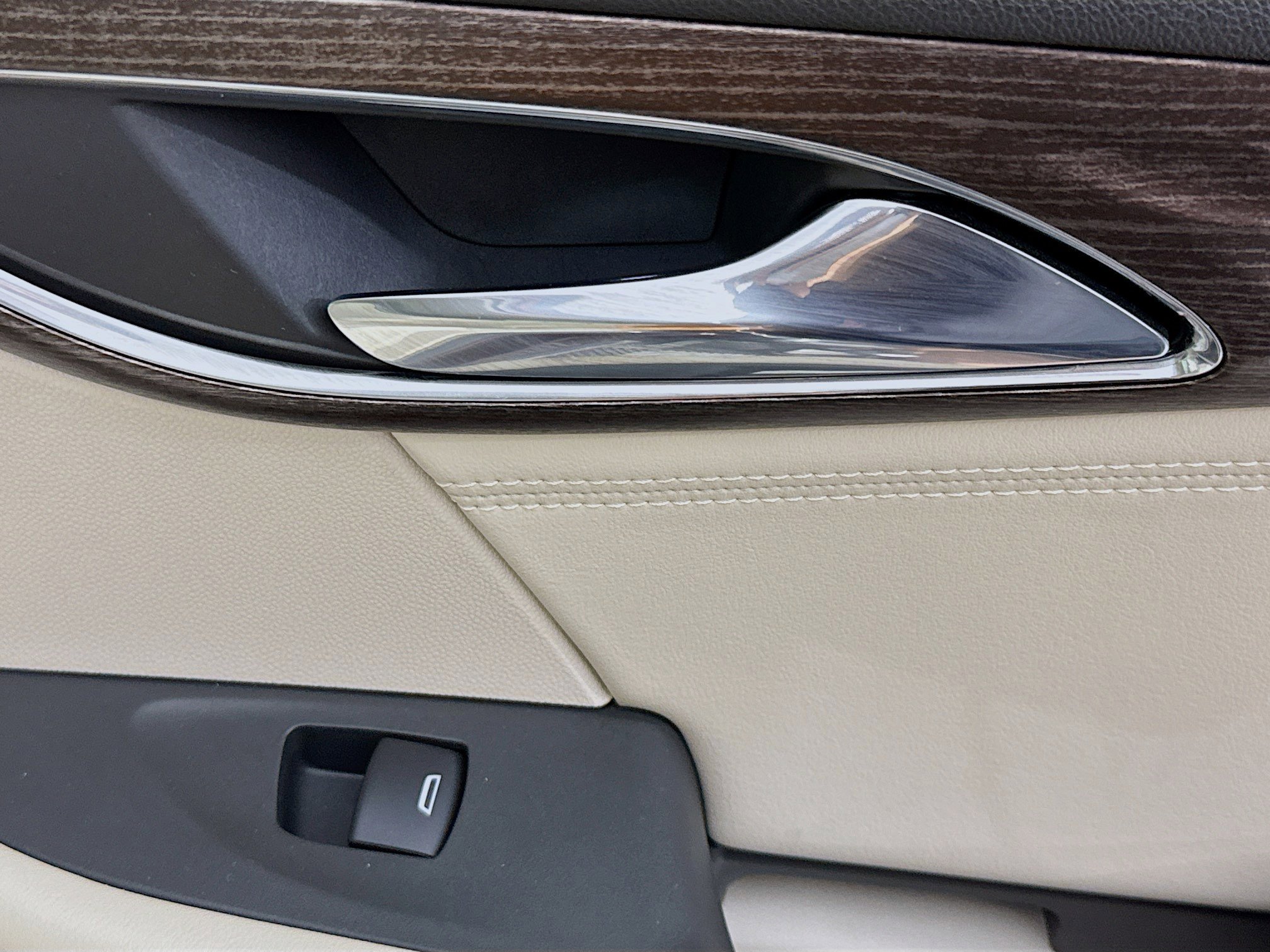 Used 2023 Buick Envision Avenir FWD image 51