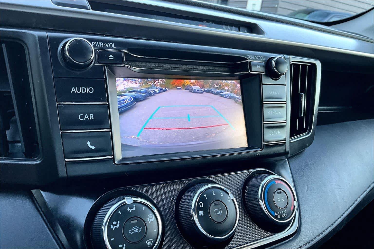 Used 2018 Toyota RAV4 LE w/ Carpet Mat Package AWD/4WD image 27