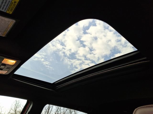 Used 2016 Toyota Tacoma Limited w/ Towing Package image 16