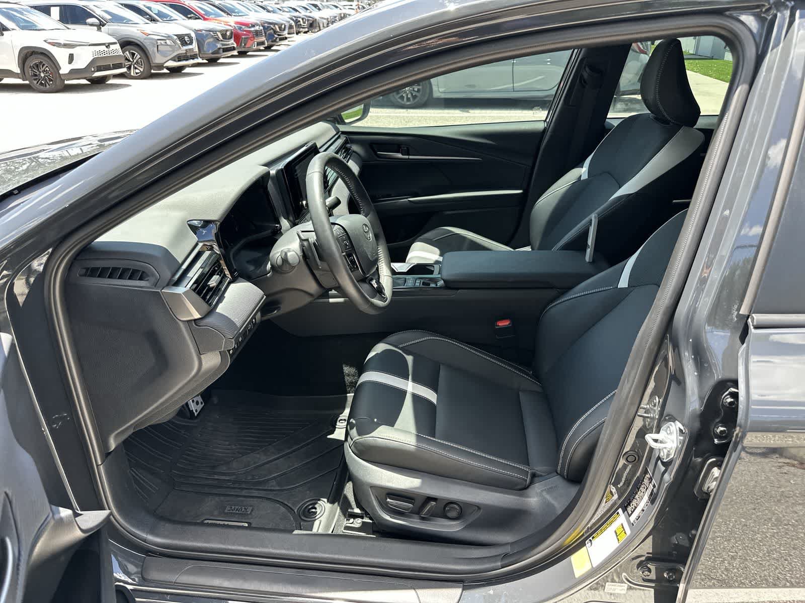 Used 2026 Toyota Camry SE w/ Convenience Package FWD image 13