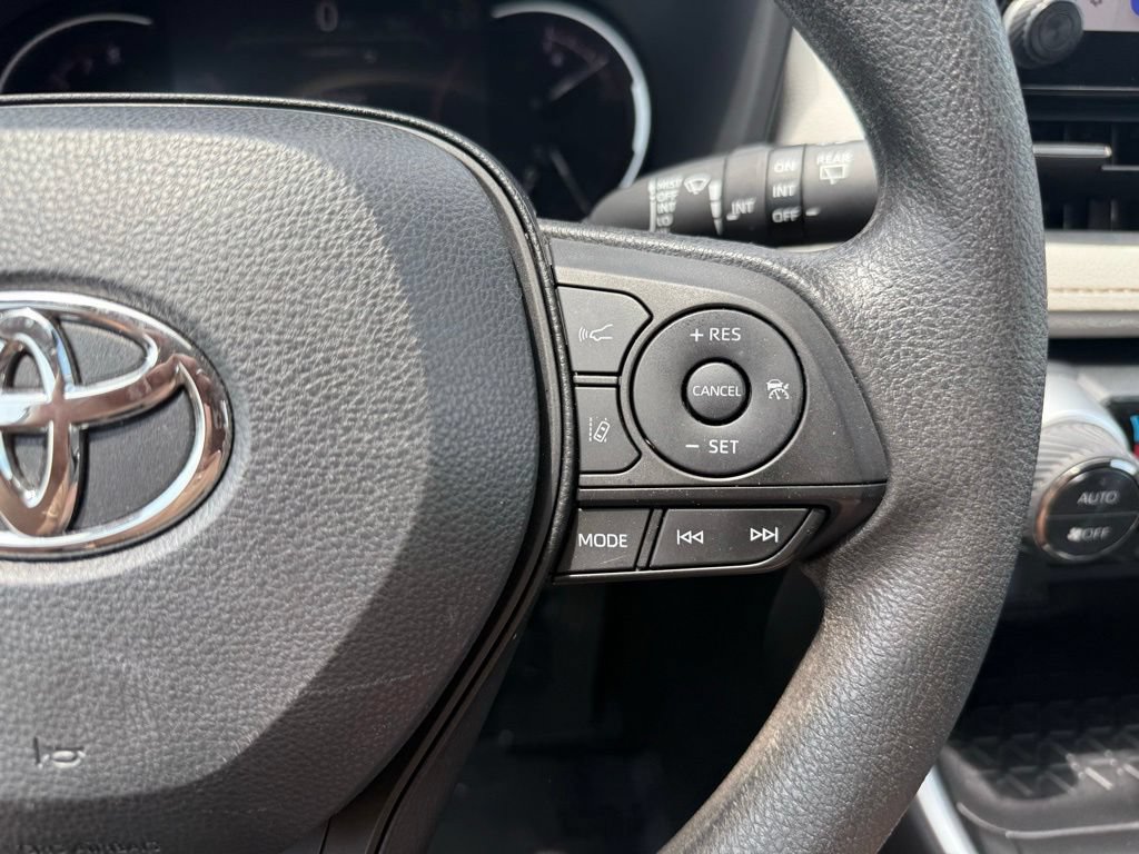 Used 2024 Toyota RAV4 XLE AWD/4WD image 19