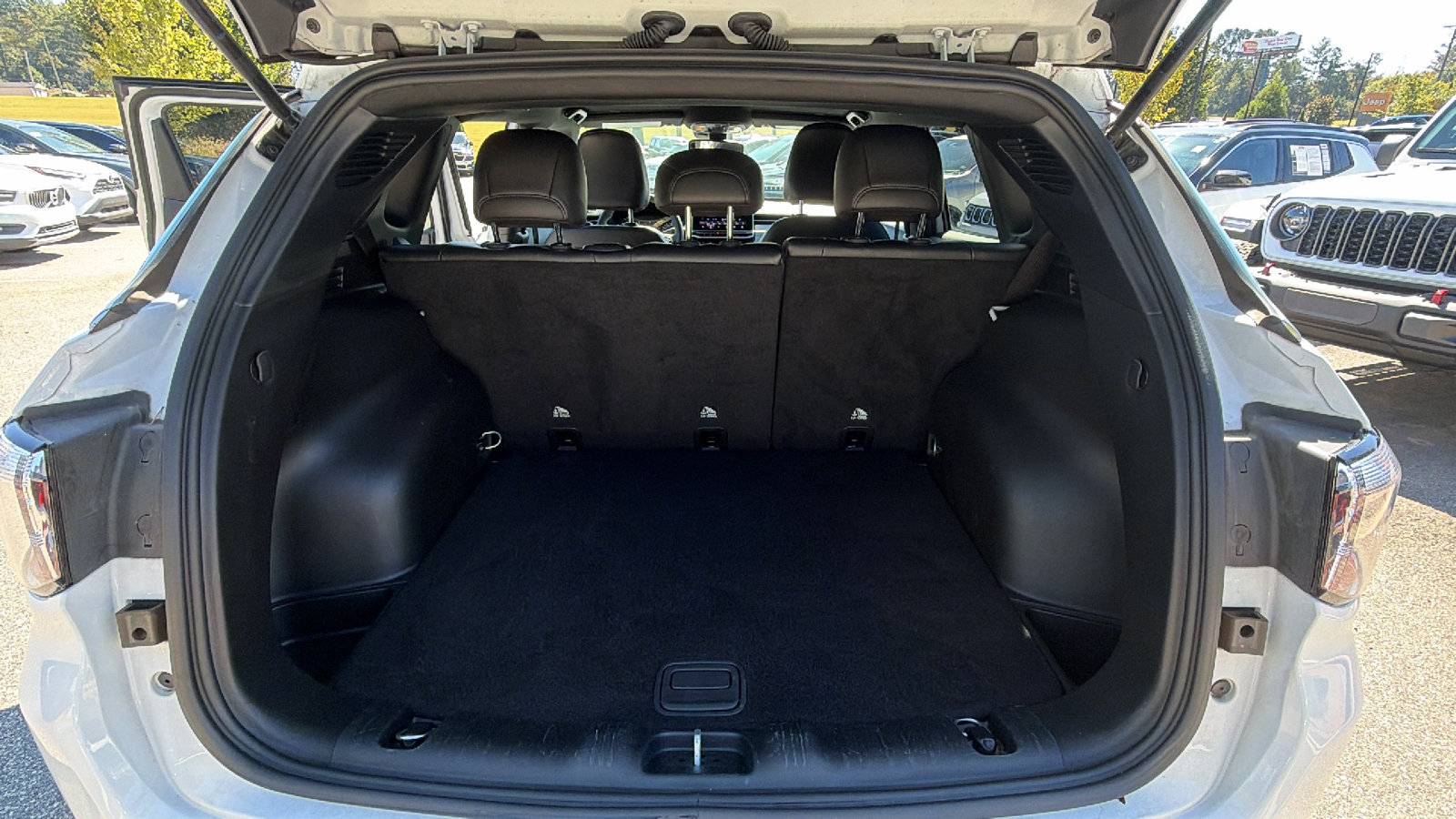 Used 2024 Jeep Compass Latitude AWD/4WD image 12