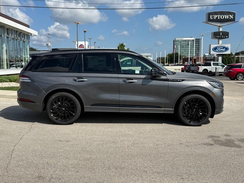 New 2027 Lincoln Aviator Reserve w/ Jet Appearance Package AWD/4WD image 2