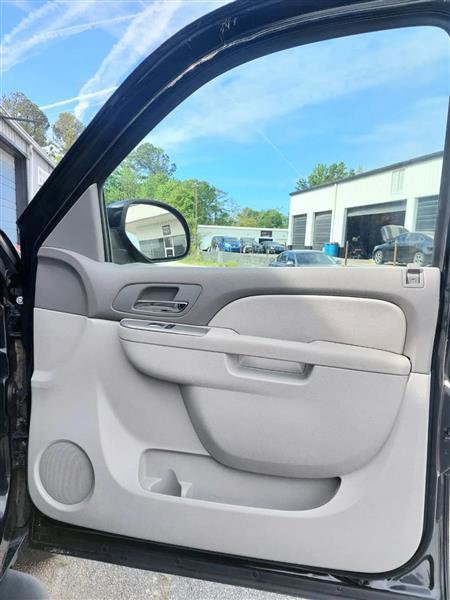 Used 2011 Chevrolet Avalanche LT w/ Suspension Package, Off-Road image 8