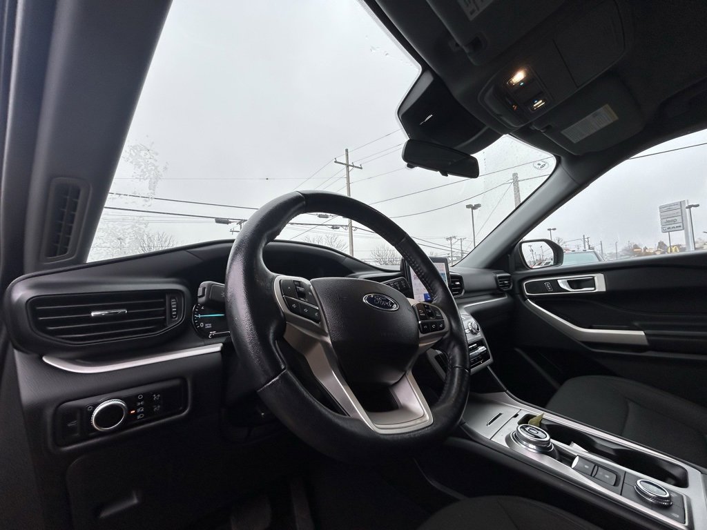 Used 2023 Ford Explorer XLT image 16