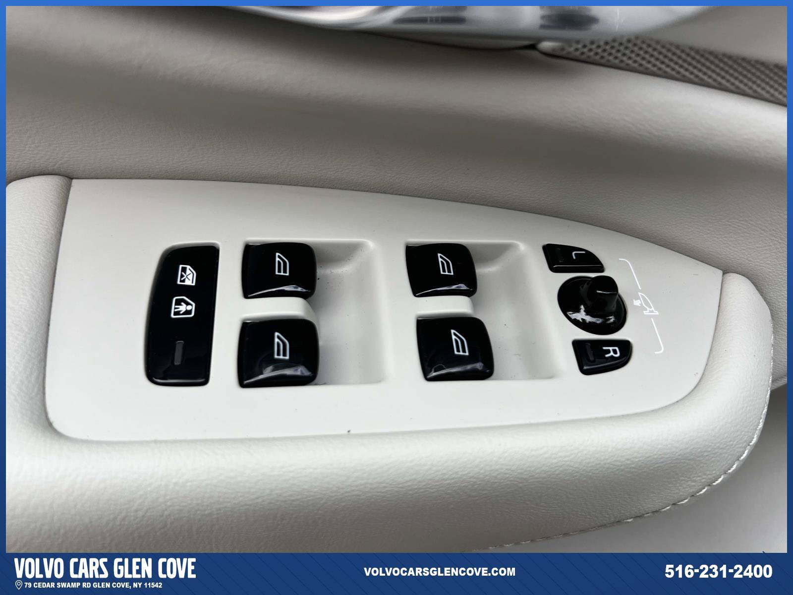 Certified 2025 Volvo XC90 T8 Ultra w/ Protection Package Premier AWD/4WD image 18