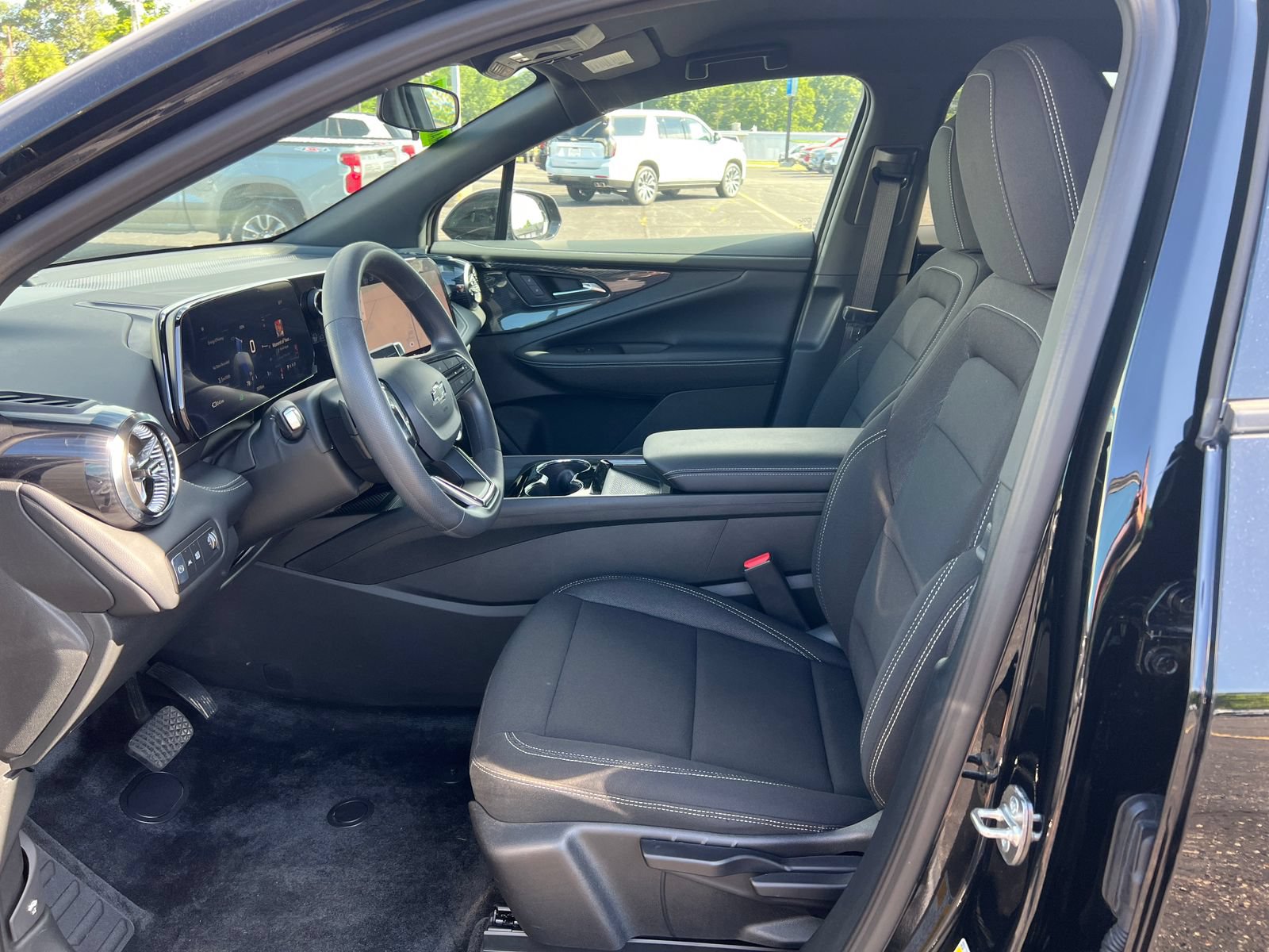 New 2026 Chevrolet Blazer EV LT w/ Midnight/Sport Edition AWD/4WD image 4