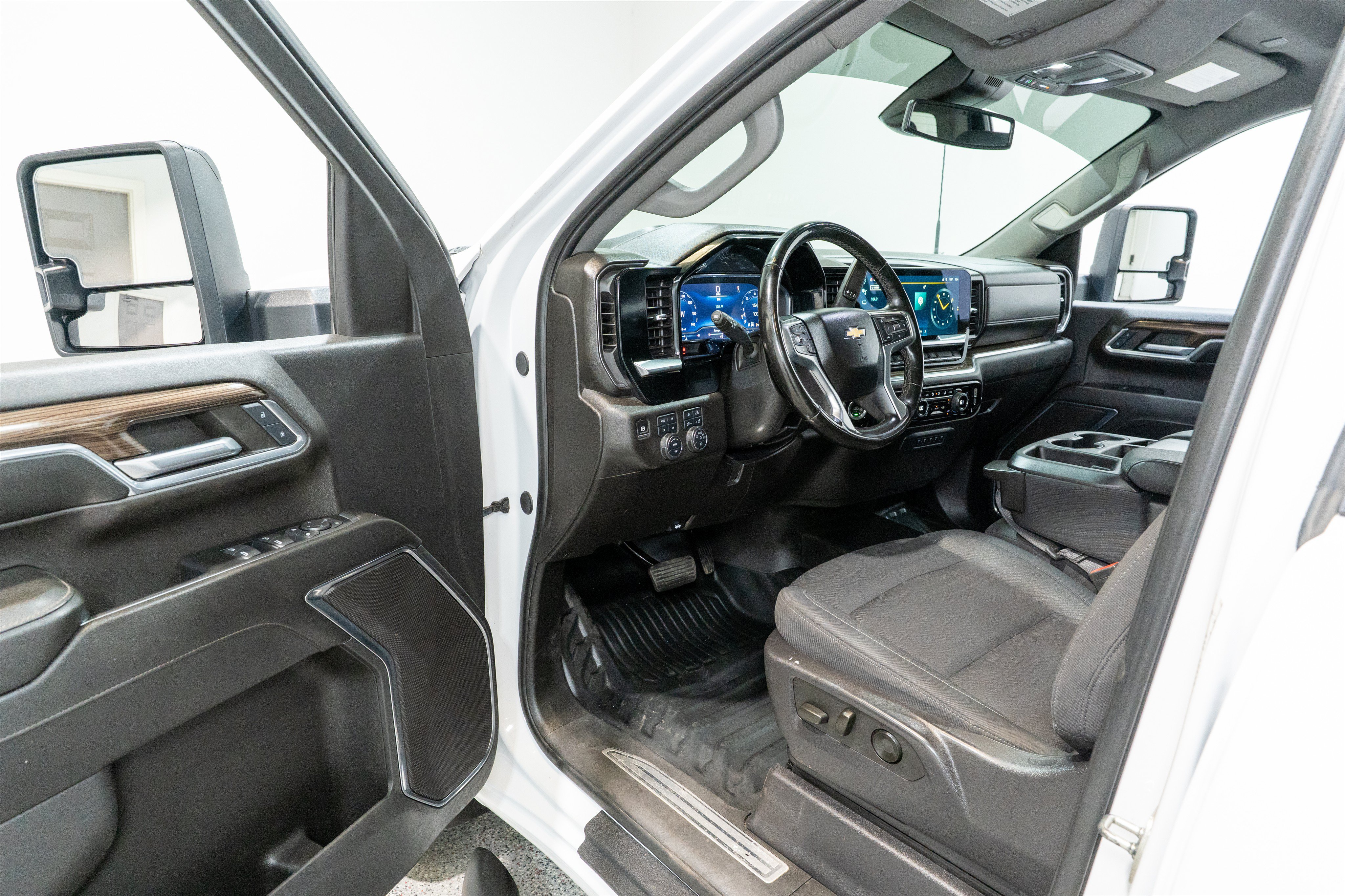 Used 2024 Chevrolet Silverado 3500 LT w/ Convenience Package AWD/4WD image 15