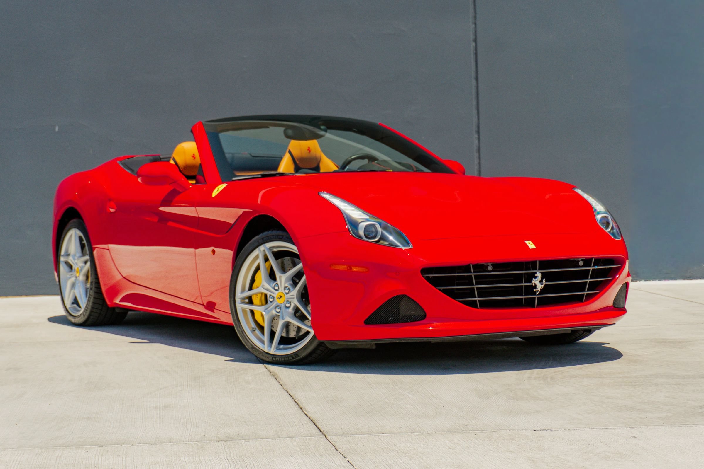 Used 2016 Ferrari California T RWD image 6