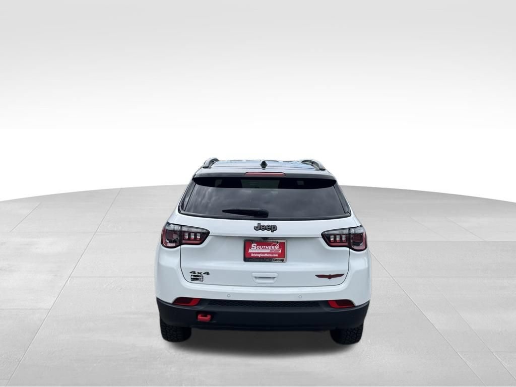 Used 2025 Jeep Compass Trailhawk AWD/4WD image 42