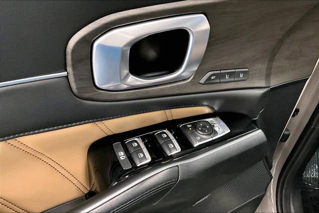 Used 2025 Kia Sorento SX Prestige w/ Olive Brown Leather Package AWD/4WD image 30