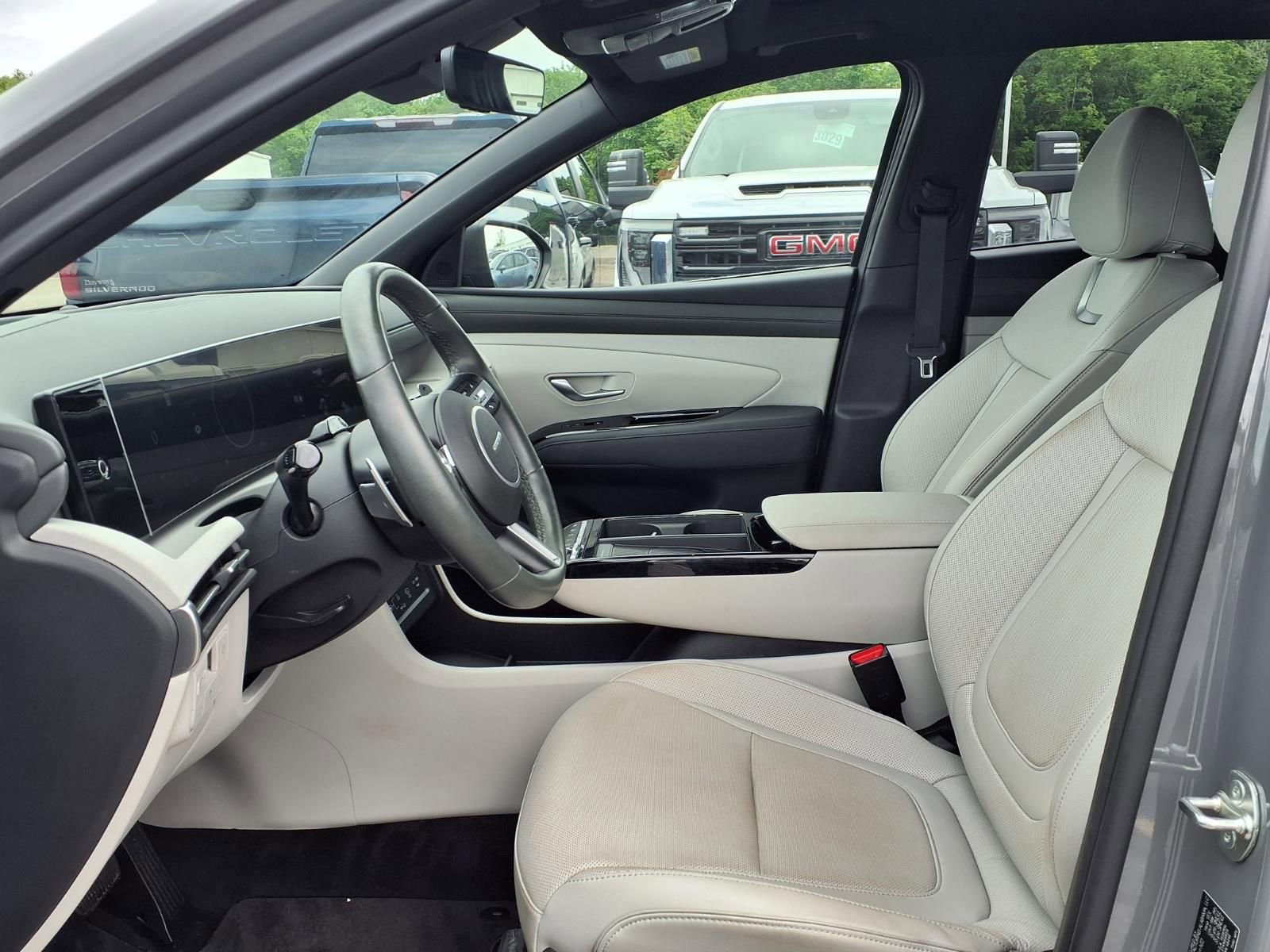 Used 2025 Hyundai Tucson Limited FWD image 17