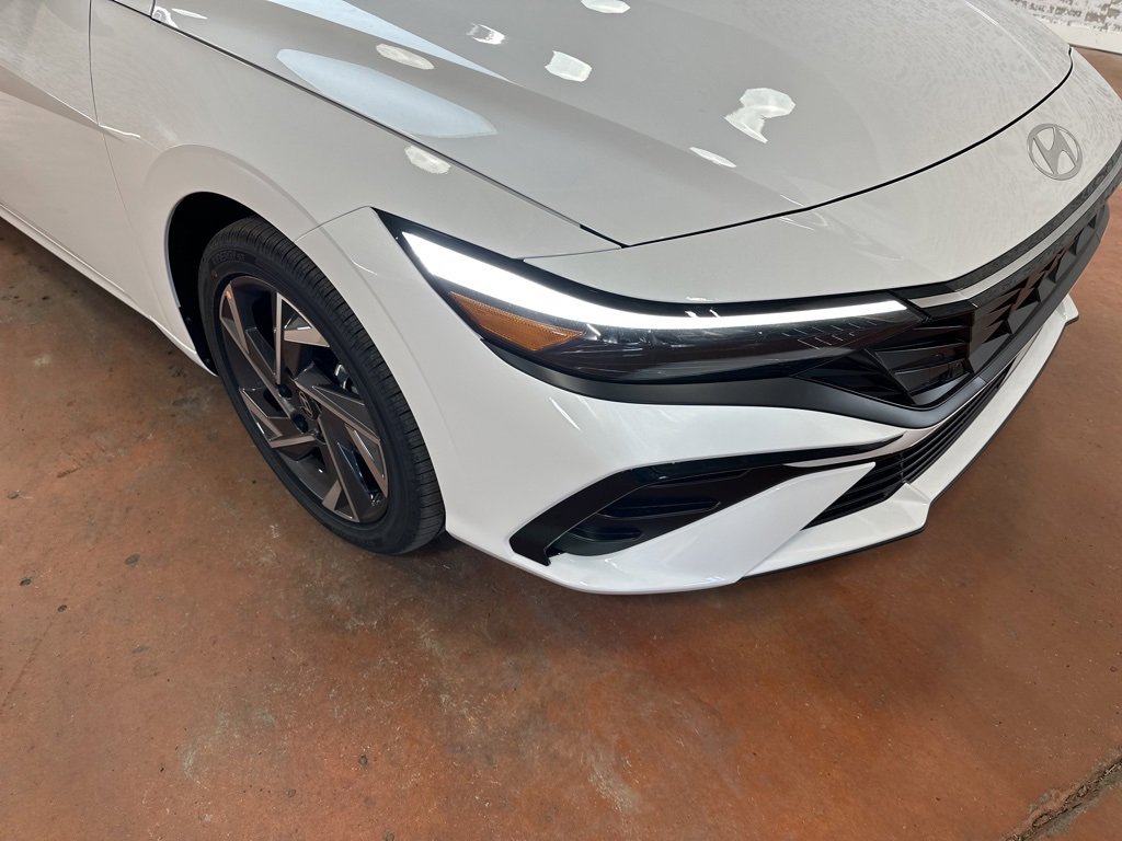 New 2026 Hyundai Elantra Limited image 9