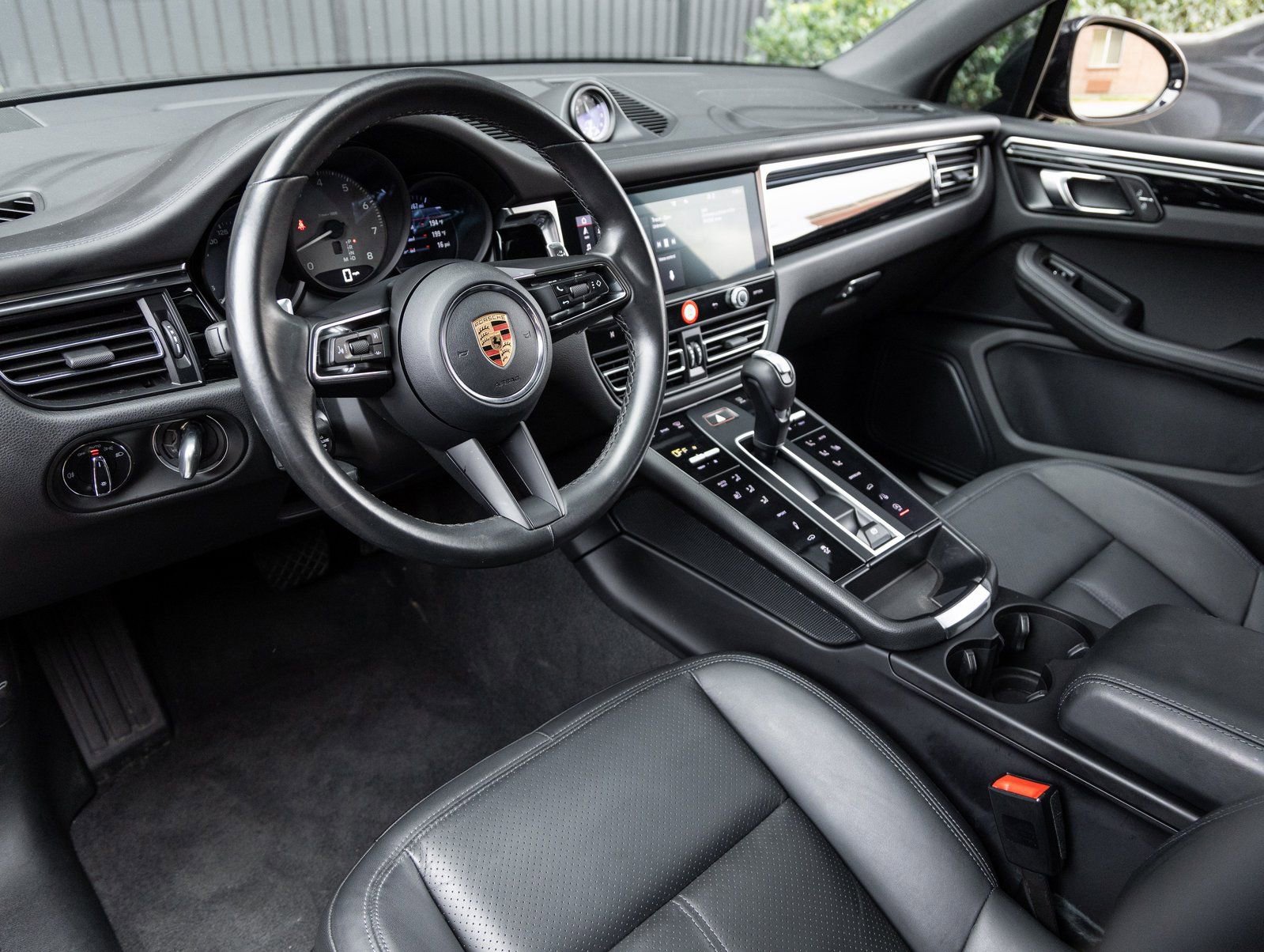 Certified 2023 Porsche Macan S image 4