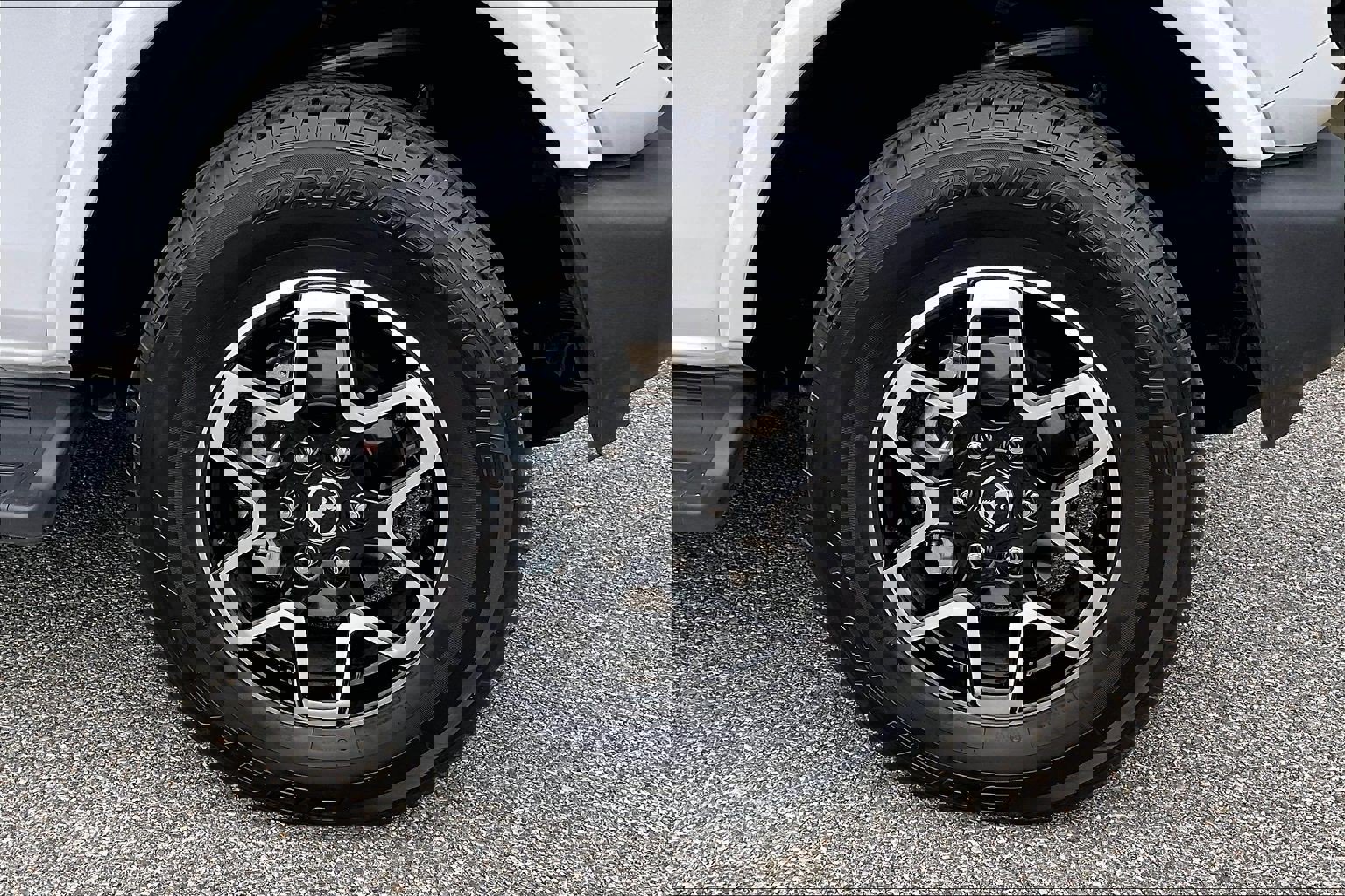 Used 2025 Ford Bronco Outer Banks image 9