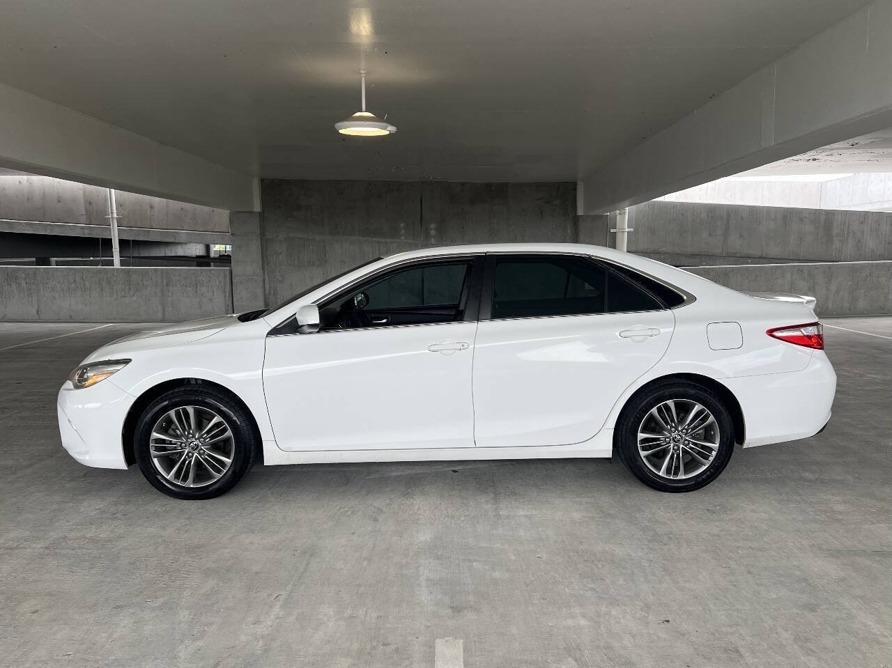 Used 2017 Toyota Camry SE FWD image 12