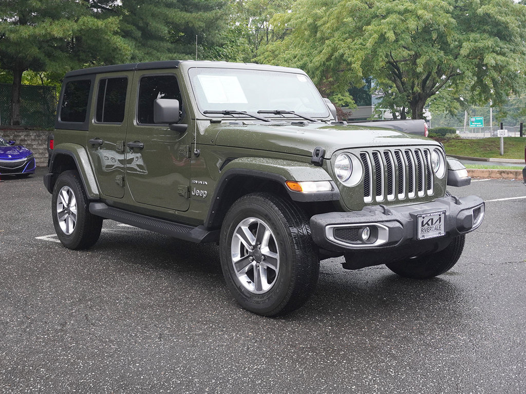 Used 2022 Jeep Wrangler Unlimited Sahara AWD/4WD image 2