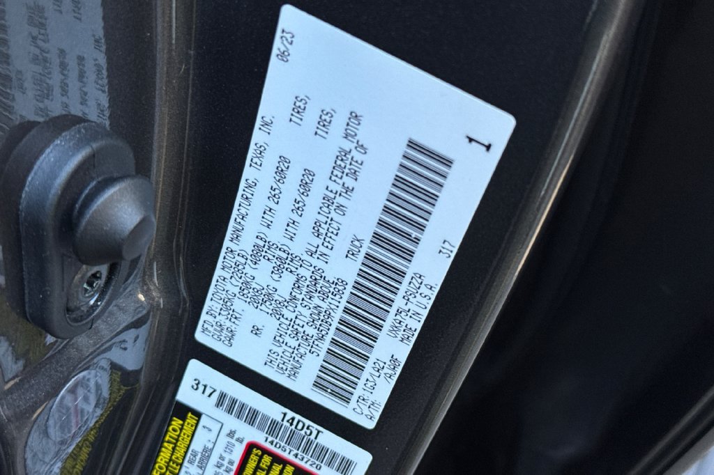 Used 2023 Toyota Tundra Platinum w/ Advanced Package AWD/4WD image 27