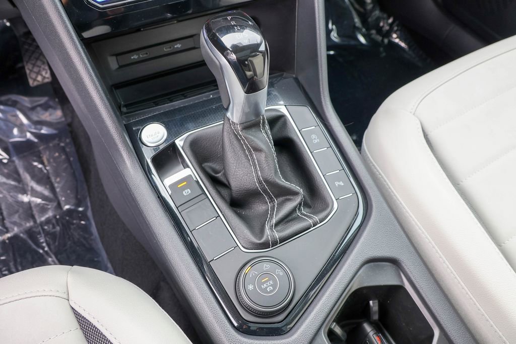 Used 2025 Volkswagen Taos SE image 26