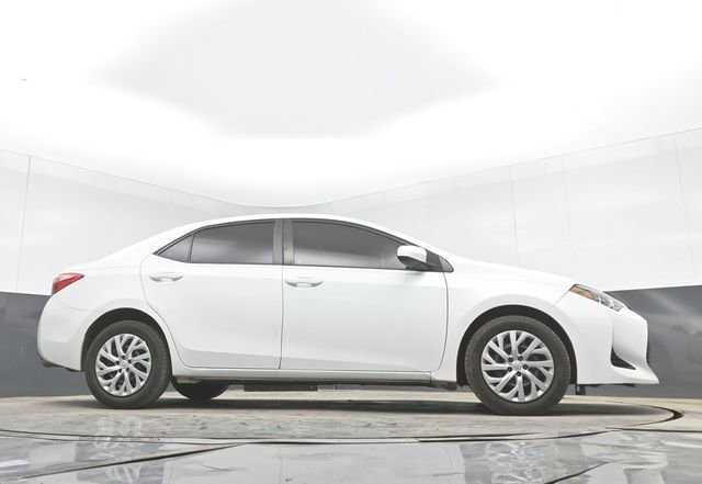Used 2017 Toyota Corolla LE image 34