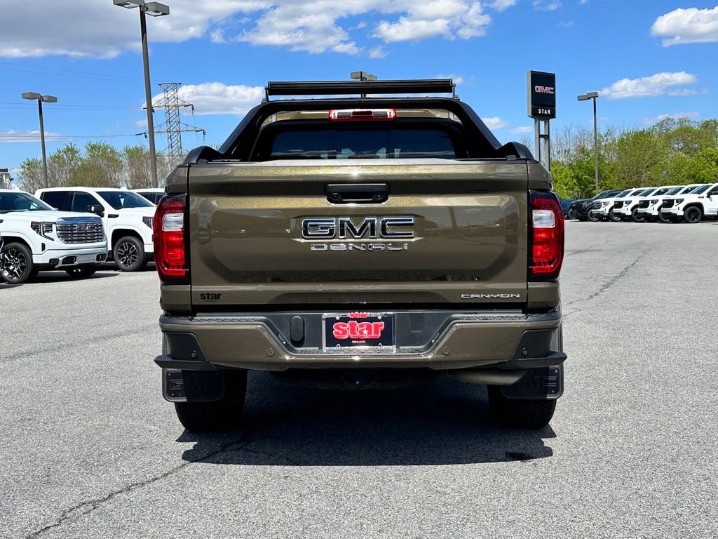 Used 2024 GMC Canyon Denali AWD/4WD image 9