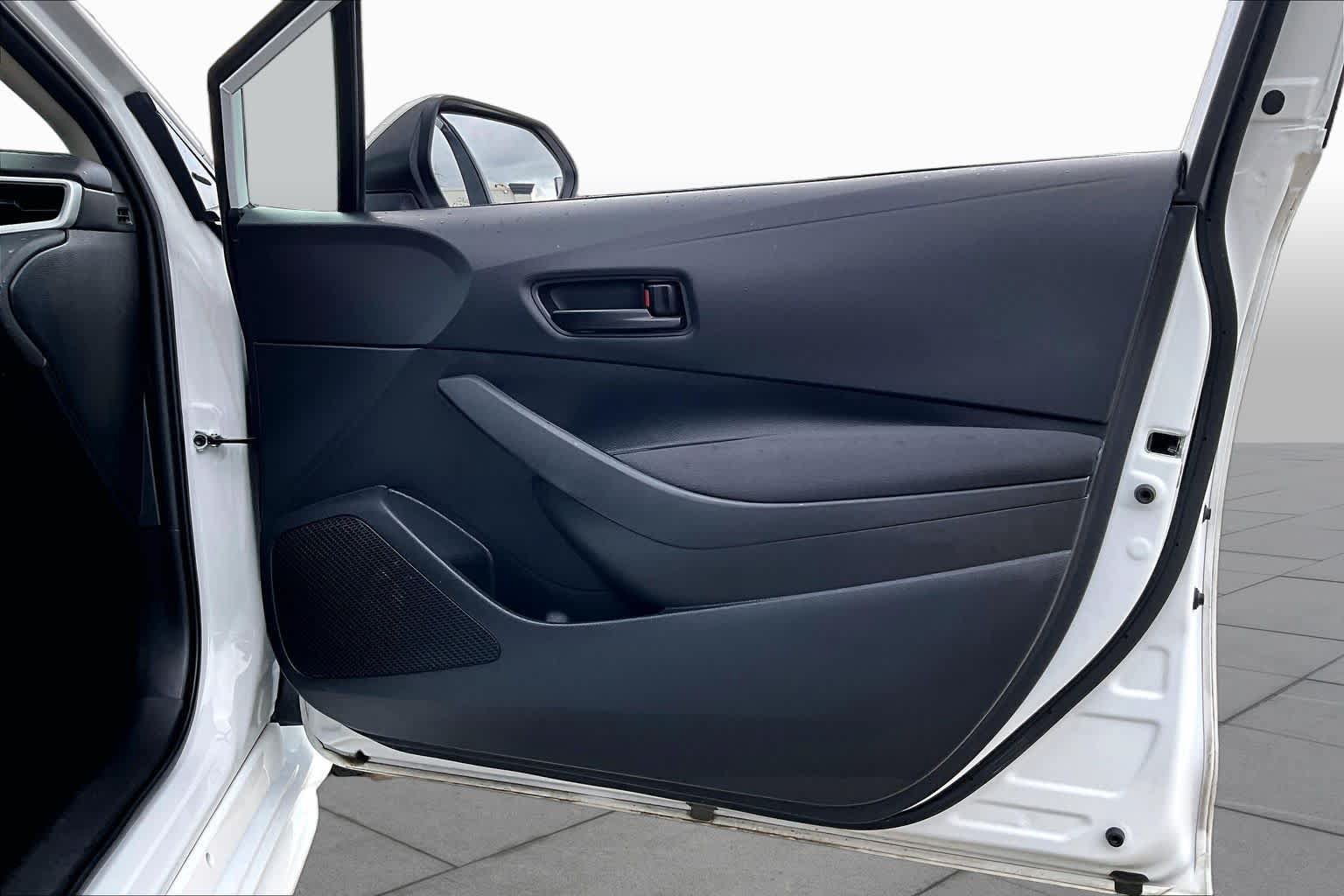 Used 2025 Toyota Corolla LE FWD image 23