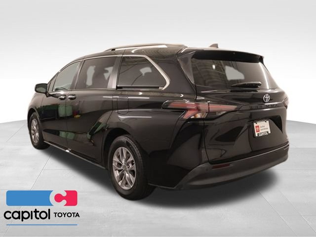 Used 2023 Toyota Sienna XLE FWD image 5