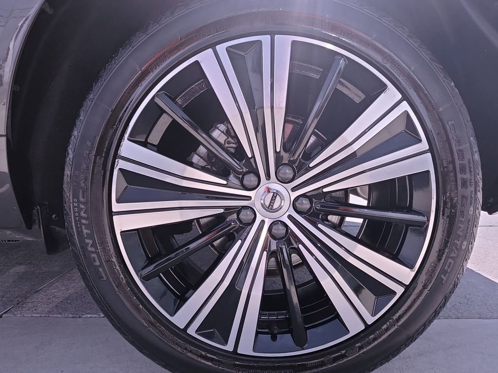 Used 2023 Volvo XC60 B5 Plus w/ Protection Package Premier FWD image 38