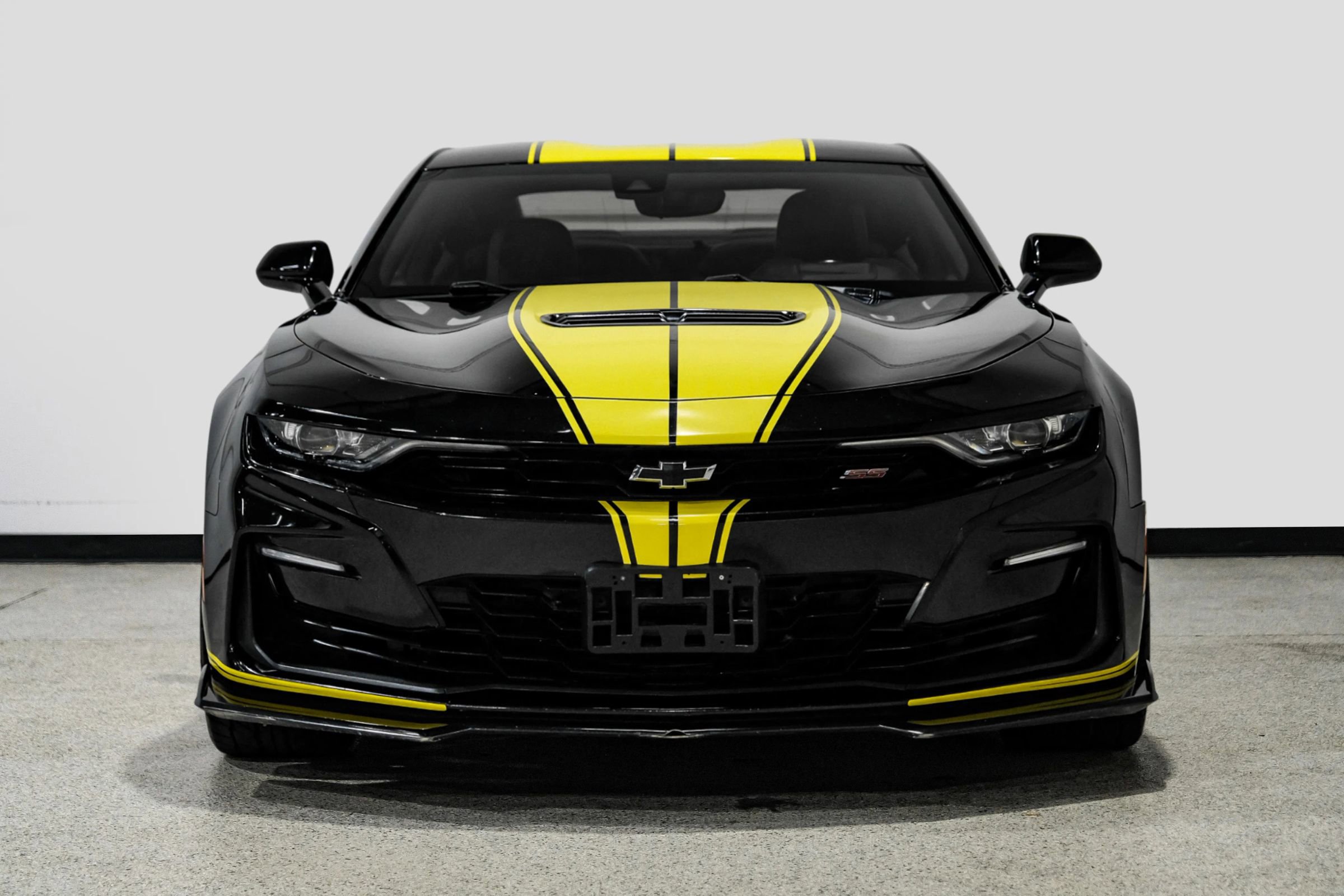 Used 2020 Chevrolet Camaro SS RWD image 3