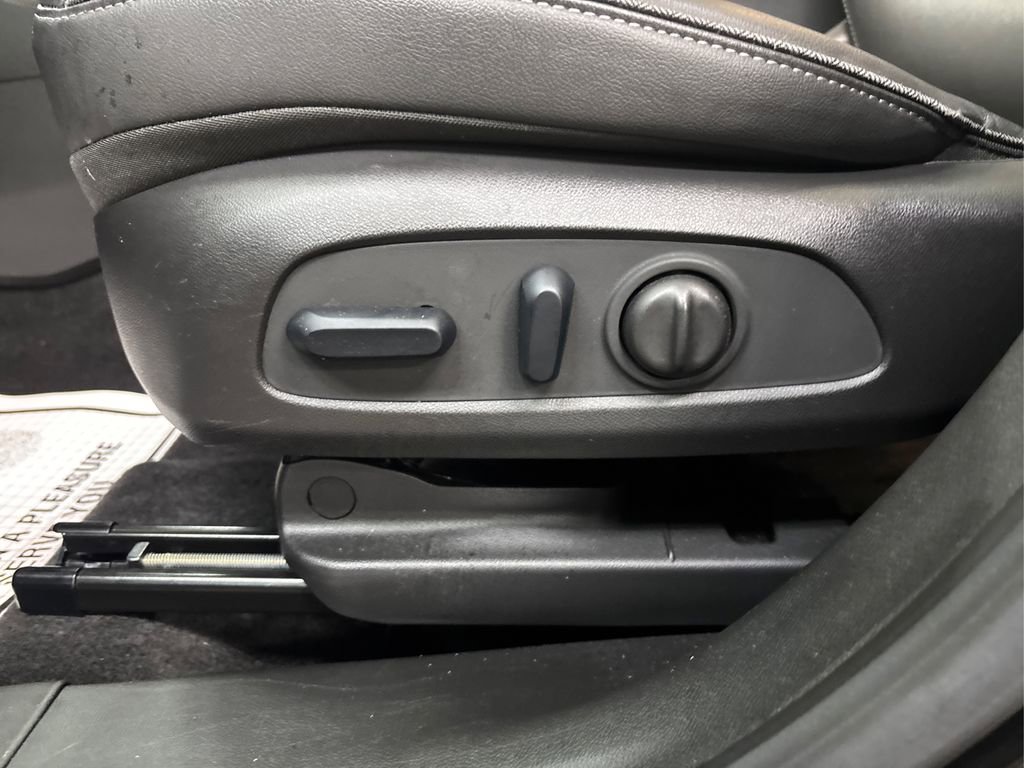 Used 2023 Buick Encore GX Essence w/ Experience Buick Package image 38