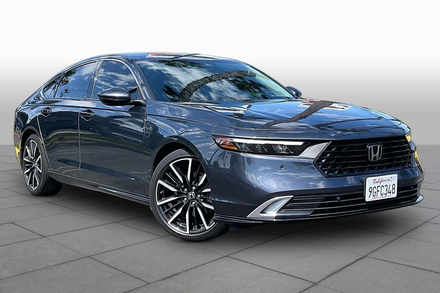 Used 2023 Honda Accord Touring image 2
